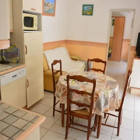 Вилла Charmante Mitoyenne Pour 6 Pers En Au Calme De La Pinede - Cap D'agde - Ref Capti52